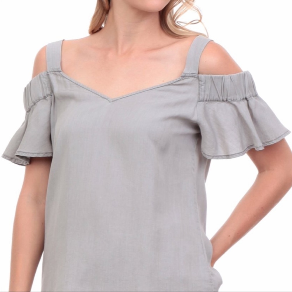 ❤️❤️Rayna Cold Shoulder Ruffle Sleeve Blouse**